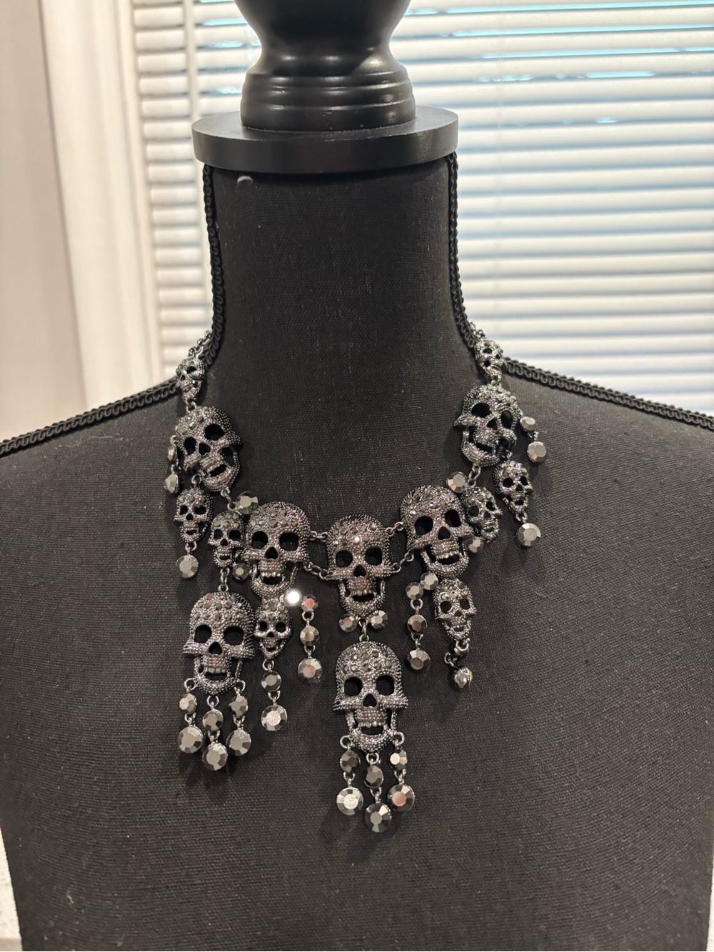 NWT Natasha Halloween Rhinestone Gothic Skull Dangle Statement Necklace/Bib